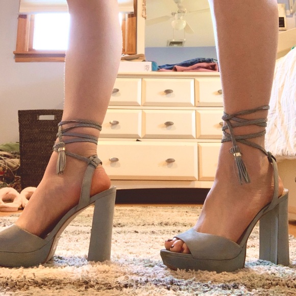 Aldo Chareri Platform Sandal - Picture 8 of 8